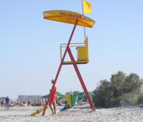 Hoţi din locuinţe, depistaţi pe plaja din Năvodari